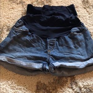 Full panel maternity shorts